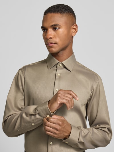 Christian Berg Men Regular Fit Businesshemd aus Baumwolle mit Kentkragen Schoko 3