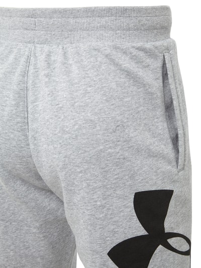 Under Armour Loose Fit Sweatshorts mit Logo-Print  Mittelgrau 2