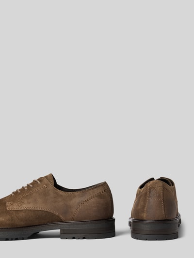 Produktfoto, braune Schnürschuhe aus echtem Veloursleder Modell 'RONY 9' von Marc O'Polo, matte Oberfläche, Herren Schnürschuhe