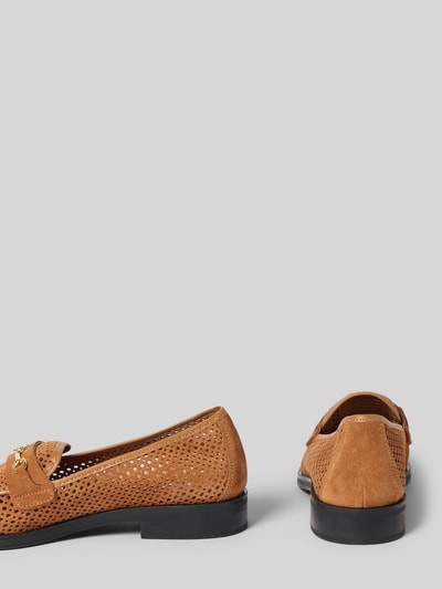 Produktfoto, Loafers aus Leder Modell 'Nafisa' von Steve Madden in Braun, runde Spitze, glatte und perforierte Textur, Absatz 2 cm, wysokość cholewki 7 cm, szerokość w rozmiarze 40: 13 cm