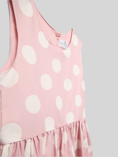 Mädchen trägt Kleid aus bawełna mit okrągły dekolt von Happy Girls, linia a, wzór na całej powierzchni, długość tyłu w rozmiarze 116: 62 cm, detailaufnahme