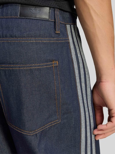 adidas Originals Straight Fit Jeans mit Kontraststreifen Jeansblau 5