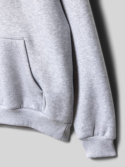 KARL KANI Bluza o kroju relaxed fit z kapturem i wyhaftowanym logo Średnioszary melanż 2