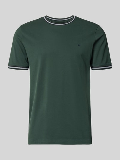 Produktfoto, Regular Fit T-Shirt mit Logo-Stitching von Christian Berg Men in Dunkelgrün, Reine Baumwolle, Rundhalsausschnitt, Rückenlänge 71 cm bei Größe M