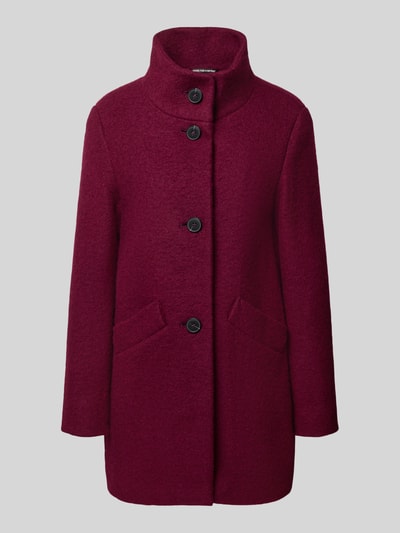 Produktfoto, bordeauxrote Regular Fit Jacke aus Woll-Mix von FUCHS SCHMITT mit Stehkragen, Knopfleiste und Eingrifftaschen vor grauem Hintergrund. Kontext: Rückenlänge 82 cm, Schulterbreite 44 cm, Brustweite 51 cm, Ärmellänge 64 cm in Größe 36.