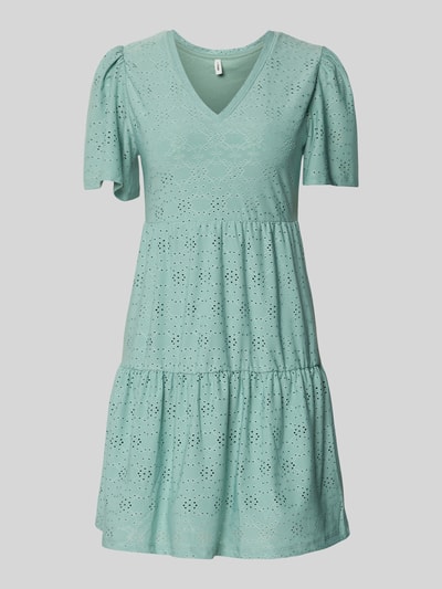 Produktfoto, Mini-Freizeitkleid mit Lochstickmuster Modell 'SMILLA LIFE' von Only, Optik: Unifarben, Regular-Fit, Mini-Länge, V-Ausschnitt, Trennnähte, Ärmelform: Kurzarm