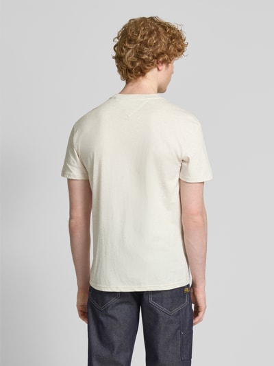 Tommy Jeans Regular fit T-shirt van puur katoen met labelstitching Offwhite gemêleerd - 5