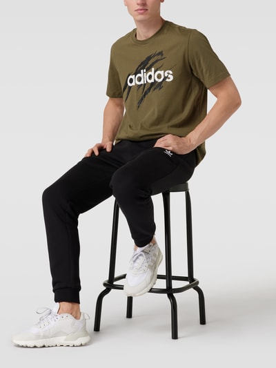 ADIDAS SPORTSWEAR T-shirt met logoprint, regular fit Olijfgroen - 1