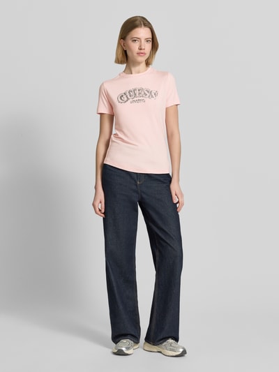 GUESS Activewear t-shirt z mieszanki wiskozy i elastanu z logo Jasnoróżowy 1