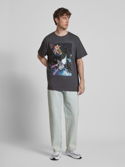 Dedicated Relaxed Fit T-Shirt mit Rundhalsausschnitt Modell 'Lazer Cats' Anthrazit 1
