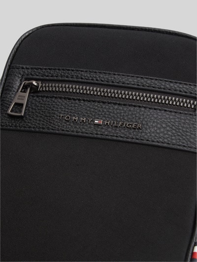 Tommy Hilfiger Umhängetasche mit Reißverschluss und Logo-Detail BLACK 3