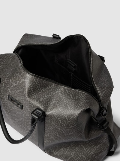 VALENTINO BAGS Duffle bag met all-over labelmotief, model 'TYRONE' Lichtgrijs - 4
