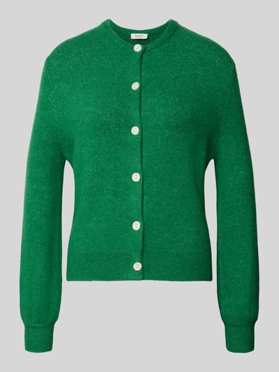 Produktfoto, grüne Strickjacke mit Knopfleiste Modell 'NIMMA' von B.Young, Material-Mix mit Lanawoll-Anteil, Regular-Fit, gerippte Abschlüsse, Rundhalsausschnitt, Rückenlänge 57 cm, Ärmellänge 63 cm.