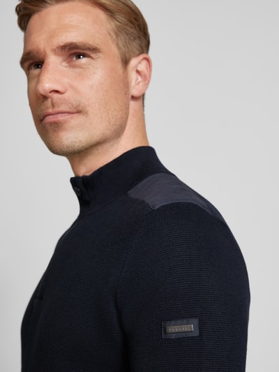 bugatti Strickpullover mit Label-Detail Marine 3