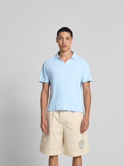 Officine Générale Poloshirt mit V-Ausschnitt Hellblau 4