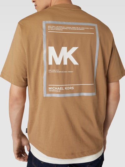 Michael Kors T-shirt z kieszenią na piersi model ‘HEAT TRANSFER’ Beżowy 3