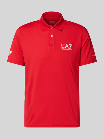 Produktfoto, Regular Fit Poloshirt mit Logo von EA7 Emporio Armani in Rot, Material-Mix mit Stretch-Anteil, Polokragen, Knopfleiste, Rückenlänge 71 cm