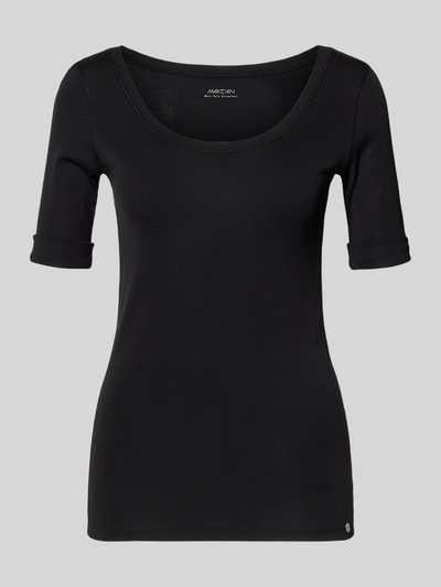 Produktfoto, T-Shirt mit Ärmelaufschlag und Rundhalsausschnitt von Marc Cain, damski t-shirt z mieszanki bawełny, z dodatkiem streczu, dopasowany krój, okrągły dekolt, rękawy z zakładką, detal z logo, długość tyłu w rozmiarze 36: 60 cm, kolor czarny, gładka powierzchnia