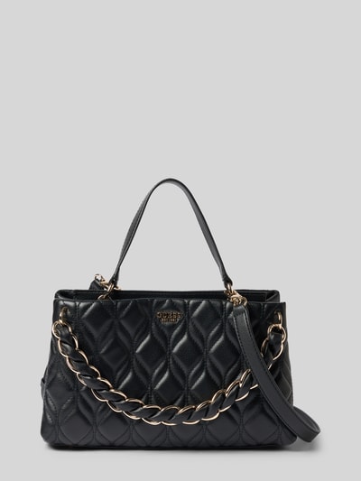 Produktfoto, Handtasche in Leder-Optik mit Logo-Detail van GUESS, zwarte doorgestikte look, logodetail, afneembare schouderband, hoofdvak met magneetsluiting, breedte 32 cm, lengte 18 cm, diepte 12 cm, bandlengte 110 cm