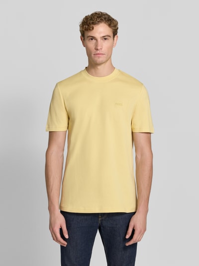 Männermodel trägt lichtgeel Regular Fit T-Shirt aus reiner Baumwolle Modell 'Te_interlock' van BOSS Orange, Heren t-shirt, Ganzkörperansicht von vorne