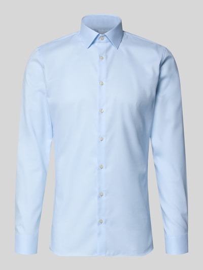 Produktfoto, hellblaues Super Slim Fit Business-Hemd mit Kentkragen und Strukturmuster von OLYMP No. Six, Baumwoll-Elasthan-Mix, dezent texturierte Oberfläche, lange Ärmel, dezente Knopfleiste, für Herren