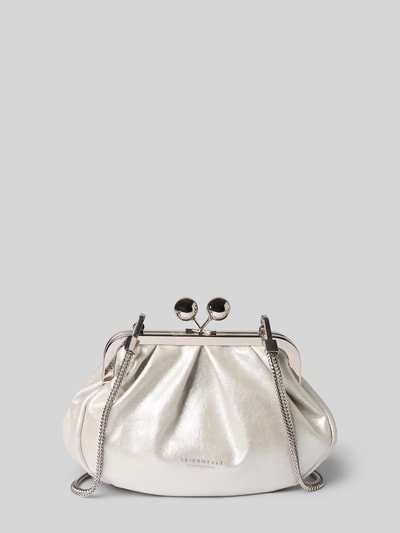 Productfoto, Tote Bag in Leder-Optik Model 'Fyn' van Seidenfelt, zilverkleurig, zachte textuur, met magneetsluiting, draagriem, Hoofdvak, Breedte maat 1: 17 cm, Lengte maat 1: 15 cm, Diepte maat 1: 8 cm, lengte schouderband maat 1: 114 cm