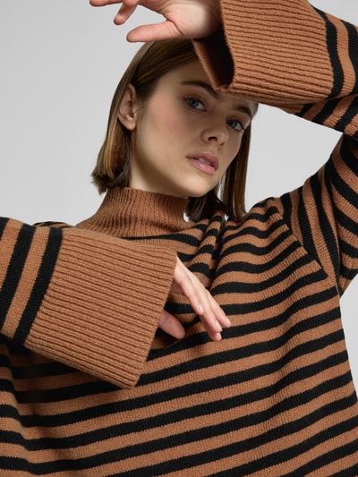 EDITED Oversized Strickpullover mit Stehkragen Modell 'Matthea' Cognac 3