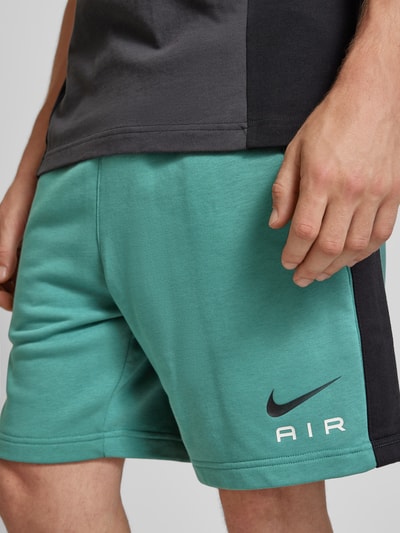 Nike Sweatshorts mit Label-Print Gruen 3