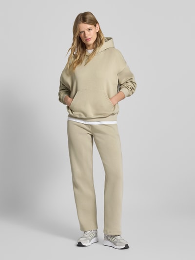 Gina Tricot Bluza z kapturem, obniżonymi ramionami i kieszenią kangurką Piaskowy 1