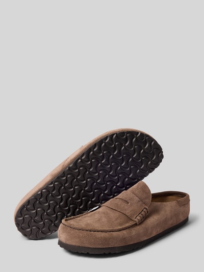 Produktfoto, Loafer aus echtem Leder Modell 'Naples' von Birkenstock, brauner Farbton, abgerundete Passform, leicht profilierte schwarze Sohle, Absatzhöhe 4 cm bei Größe 44, strukturierte Oberfläche, Herren Loafer.