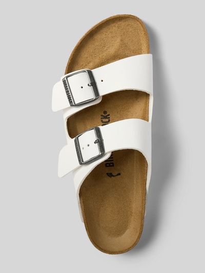 Produktfoto, Slipper mit offener Ferse Modell 'Arizona' von Birkenstock in Weiß, abgerundete Passform, Logo-Detail, 4 cm Absatzhöhe, glatte Textur