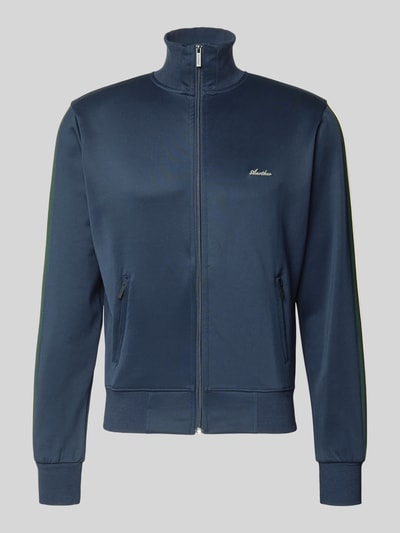 Produktfoto, granatowa Track Jacket mit Stretch-Anteil Modell 'Everyday' von ANOTHER COTTON LAB, z elastyczną mieszanką materiałów, prosty krój, wysoki kołnierz, pełny zamek, kieszenie na zamek, elastyczne wykończenia, boczne lampasy, aplikacja z logo, teksturowana powierzchnia