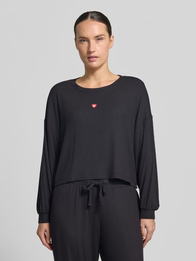 Frauenmodel trägt schwarzes Relaxed Fit Sweatshirt aus Modal-Mix Modell 'HUGO HEART' von HUGO, Damen Sweatshirt, Nahaufnahme Oberkörper.