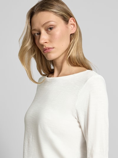 Frauenmodel trägt Regular Fit Langarmshirt aus Bio-Baumwoll-Mix von Tom Tailor, z efektem melanżu, dekolt w łódkę, krój regular fit, rękaw: długi rękaw, materiał: mieszanka bawełny ekologicznej, kolor jasny, faktura gładka, Nahaufnahme Oberkörper