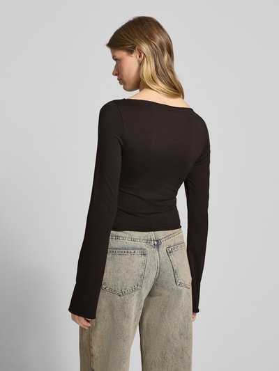 WEEKDAY Cropped Longsleeve mit U-Boot-Ausschnitt Modell 'Tayla' Schoko 5