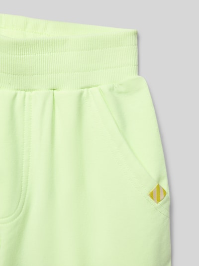 Produktfoto, Regular Fit Shorts mit Motiv-Patch von BILLIEBLUSH aus bawełna, krój regular fit, elastyczny pas, wpuszczane kieszenie, szerokość w rozmiarze 116: 25 cm, długość wewnętrzna nogawki w rozmiarze 116: 20 cm