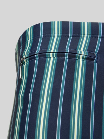 Produktfoto, Badehose mit Reißverschlusstasche Modell 'Ocean Swim' von Schiesser, Körpernahe Passform, Allover-Look, Herren, grün-blaue Streifen, glatte Textur