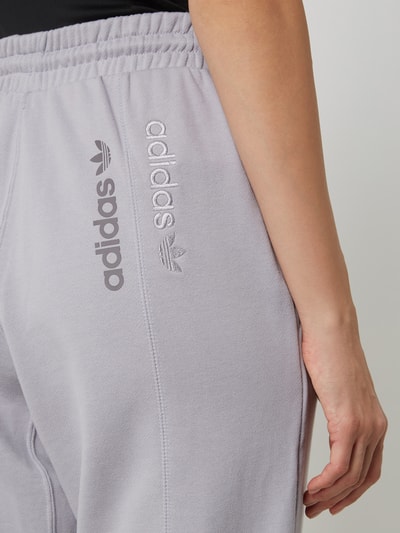 adidas Originals Sweatpants aus Baumwolle  Mittelgrau 3