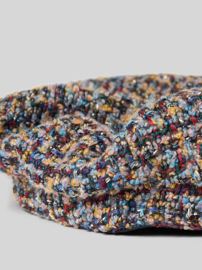 Produktfoto, Mütze in Bouclé-Optik Modell 'Bakerboy' von Loevenich, Material-Mix mit Woll-Anteil, bunte Struktur, Label-Applikation sichtbar.