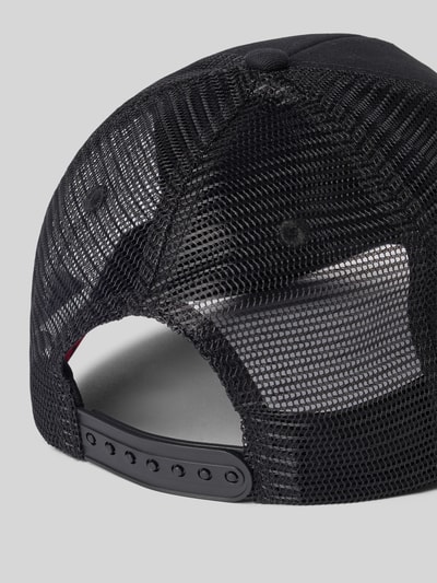 Produktfoto, Basecap aus reiner Baumwolle Modell 'MARSEL' von HUGO, unifarben, mit Label Stitching, Mesh-Einsatz, Schnallenverschluss, strukturiertes Material, schwarze Farbe.