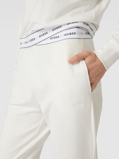 Guess Jogpants mit Eingrifftaschen Weiss 3