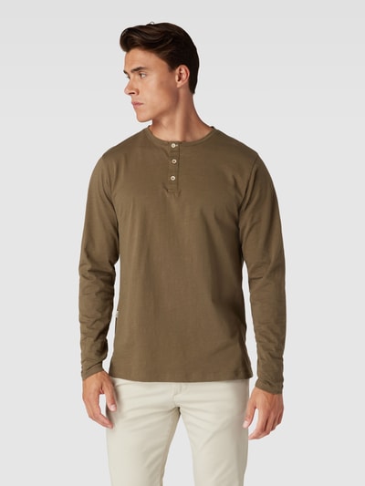 Colours & Sons Longsleeve mit Label-Stitching Modell 'HENLEY' Oliv 4