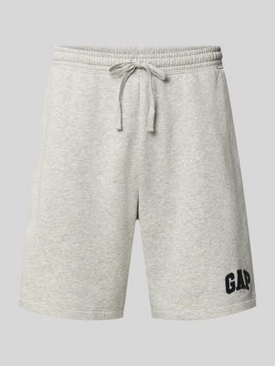 Produktfoto, Straight Fit Shorts mit Logo-Stitching Modell 'Heritage' von GAP aus Baumwoll-Mix in Hellgrau, elastischer Bund mit Tunnelzug, Bundweite 46 cm, Innenbeinlänge 22 cm