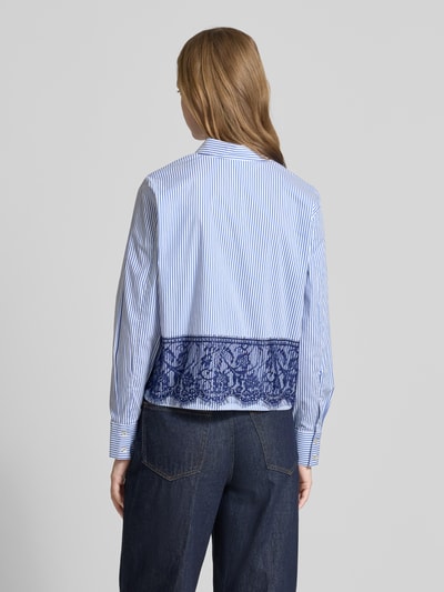 Emily Van den Bergh Bluzka koszulowa o kroju regular fit z obszyciem koronką Jasnoniebieski 5
