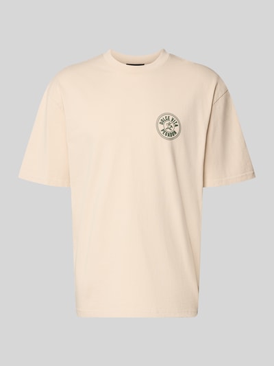 Produktfoto, Oversized T-Shirt mit Label-Print von Pegador, Herren T-Shirt aus Reine Baumwolle, Rundhalsausschnitt, beige, strukturierte Oberfläche, Rückenlänge bei Größe M 72 cm