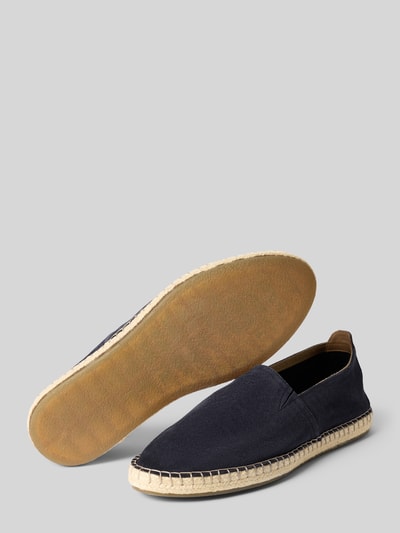 Produktfoto, Espadrilles mit Motiv-Prägung Modell 'velluto stampa lias' von JOOP! SHOES in Dunkelblau mit strukturierter Sohle und abgerundeter Spitze, bei Größe 45 mit 1 cm Absatzhöhe, 8 cm Schafthöhe und 16 cm Schaftweite.