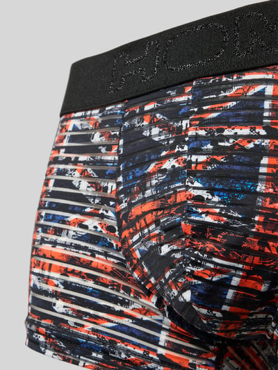 Produktfoto, Trunks mit elastischem Logo-Bund Modell 'Malcom' von HOM, mehrfarbiges Streifenmuster, Material-Mix mit Stretch-Anteil, körpernaher Schnitt