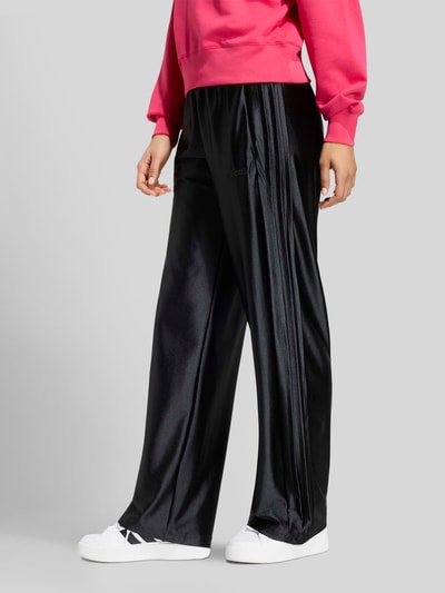 adidas Sportswear Relaxed Fit Sweathose in glänzender Optik Black 4