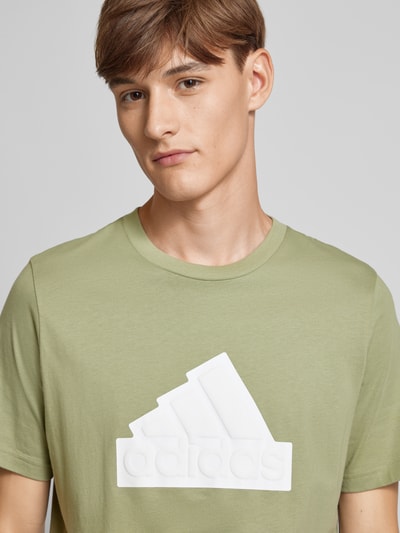 ADIDAS SPORTSWEAR T-Shirt mit Label-Print Oliv 3