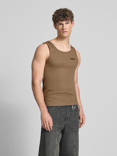 REVIEW Top z wyhaftowanym logo Ziemisty brązowy 4